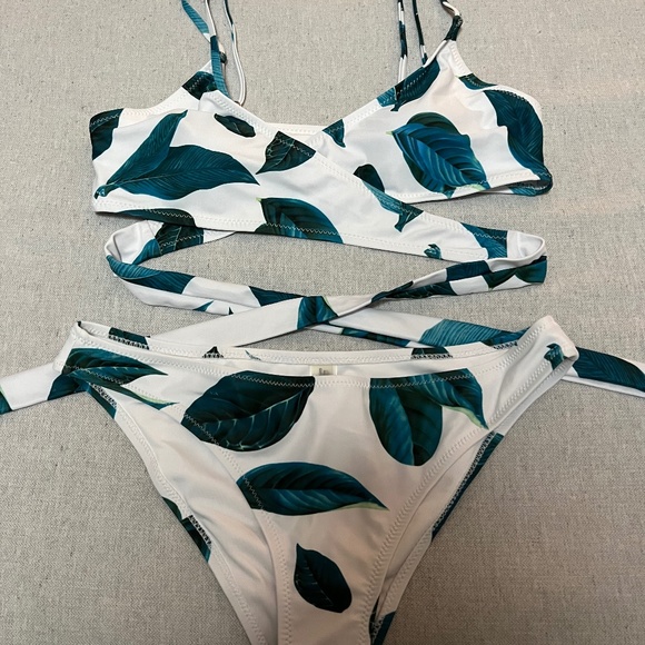 Cupshe bikini | Leaf pattern | - Picture 2 of 7